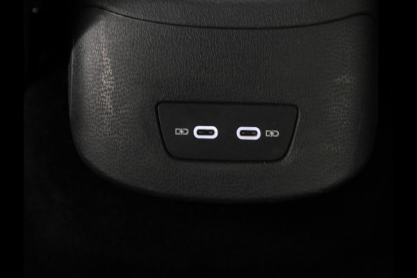 Volkswagen ID.3 First Plus 58 kWh 204 pk | Navigatie | Parkeersensoren | Achteruitrijcamera | Adaptieve cruise control | Matrix LED koplampen | Stoelverwarming |