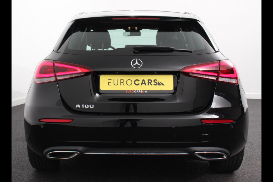 Mercedes-Benz A-Klasse 180 136pk Automaat Progressive Navigatie Parkeersensoren Camera Cruise Control Stoelverwarming Ledverlichting Climate Control
