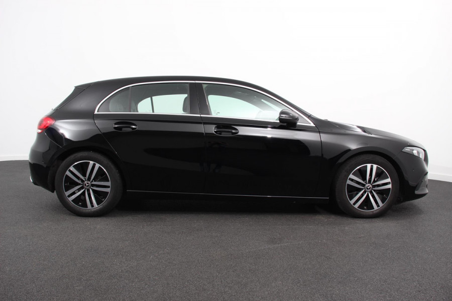 Mercedes-Benz A-Klasse 180 136pk Automaat Progressive Navigatie Parkeersensoren Camera Cruise Control Stoelverwarming Ledverlichting Climate Control