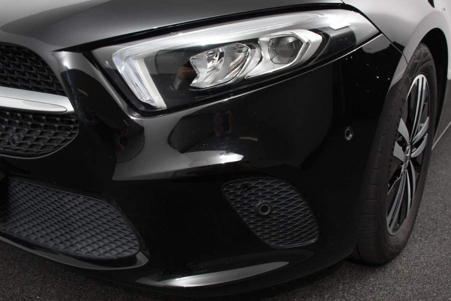Mercedes-Benz A-Klasse 180 136pk Automaat Progressive Navigatie Parkeersensoren Camera Cruise Control Stoelverwarming Ledverlichting Climate Control