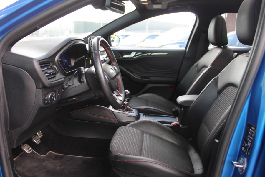 Ford Focus 2.0 EcoBlue 150pk ST-Line X Wagon | Panoramadak | Adaptive LED | Adaptive cruise control | 18 inch met rode remklauwen | Adaptive LED | Half lederen bekleding | Winter Pack | Camera