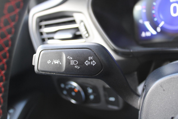 Ford Focus 2.0 EcoBlue 150pk ST-Line X Wagon | Panoramadak | Adaptive LED | Adaptive cruise control | 18 inch met rode remklauwen | Adaptive LED | Half lederen bekleding | Winter Pack | Camera