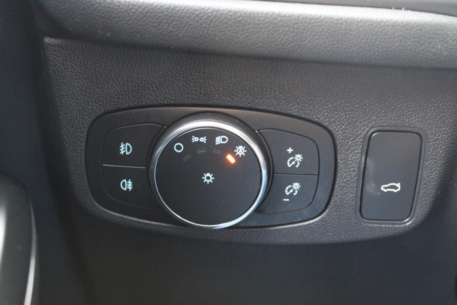 Ford Focus 2.0 EcoBlue 150pk ST-Line X Wagon | Panoramadak | Adaptive LED | Adaptive cruise control | 18 inch met rode remklauwen | Adaptive LED | Half lederen bekleding | Winter Pack | Camera