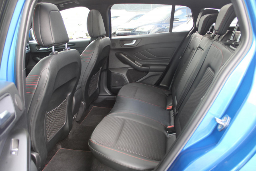 Ford Focus 2.0 EcoBlue 150pk ST-Line X Wagon | Panoramadak | Adaptive LED | Adaptive cruise control | 18 inch met rode remklauwen | Adaptive LED | Half lederen bekleding | Winter Pack | Camera