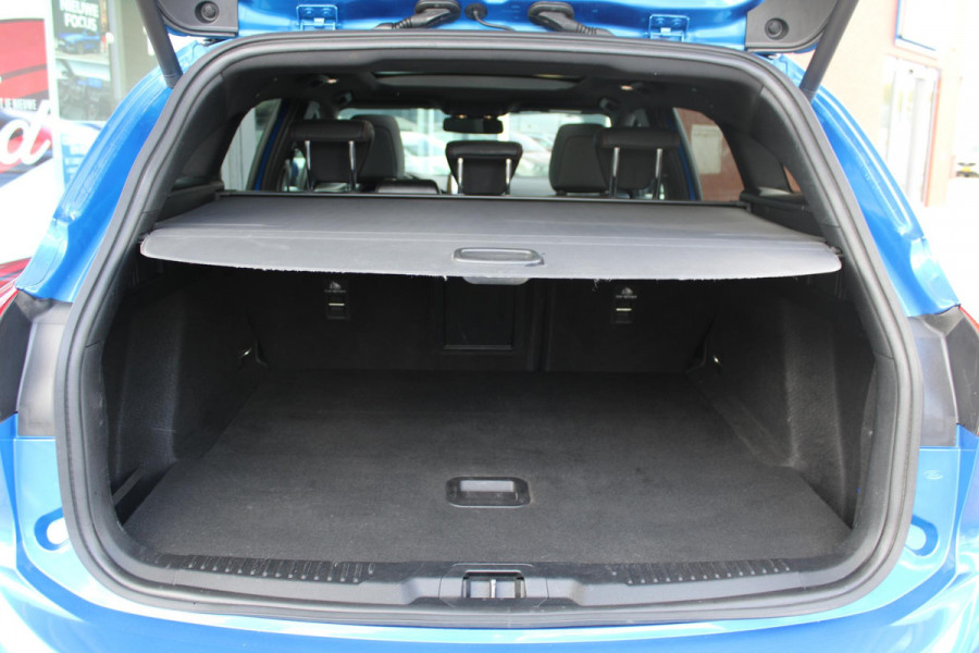 Ford Focus 2.0 EcoBlue 150pk ST-Line X Wagon | Panoramadak | Adaptive LED | Adaptive cruise control | 18 inch met rode remklauwen | Adaptive LED | Half lederen bekleding | Winter Pack | Camera