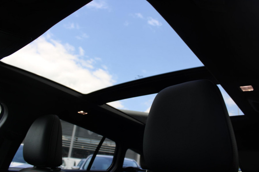 Ford Focus 2.0 EcoBlue 150pk ST-Line X Wagon | Panoramadak | Adaptive LED | Adaptive cruise control | 18 inch met rode remklauwen | Adaptive LED | Half lederen bekleding | Winter Pack | Camera