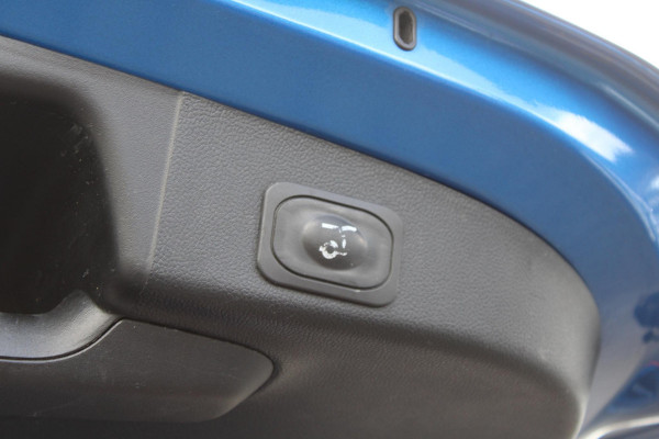 Ford Focus 2.0 EcoBlue 150pk ST-Line X Wagon | Panoramadak | Adaptive LED | Adaptive cruise control | 18 inch met rode remklauwen | Adaptive LED | Half lederen bekleding | Winter Pack | Camera