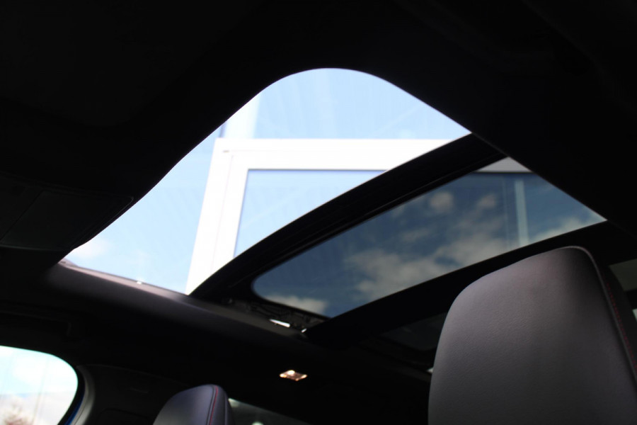 Ford Focus 2.0 EcoBlue 150pk ST-Line X Wagon | Panoramadak | Adaptive LED | Adaptive cruise control | 18 inch met rode remklauwen | Adaptive LED | Half lederen bekleding | Winter Pack | Camera