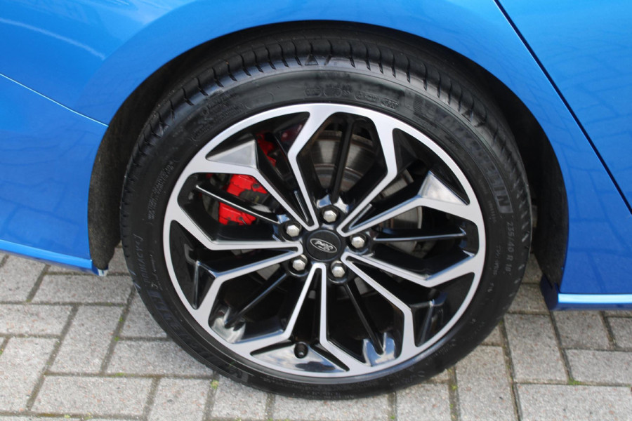 Ford Focus 2.0 EcoBlue 150pk ST-Line X Wagon | Panoramadak | Adaptive LED | Adaptive cruise control | 18 inch met rode remklauwen | Adaptive LED | Half lederen bekleding | Winter Pack | Camera