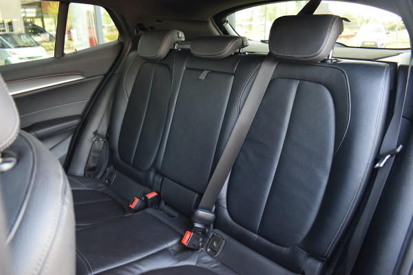 BMW X2 sDrive20i High Executive | M-Sport | Leer | HUD | Stoelverw. | Camera