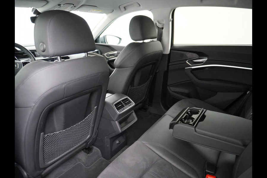 Audi e-tron Sportback 55 Quattro 408pk 95kWh Luchtvering Adaptive-Cruise Apple Carplay Android Trekhaak Elektr.Sport-Stoel+Leder/Alcantara+Verwarmd+Ge Keyless Audi sound system Lane-Assist Audi-smartphone-interface Rijstrooksensor Wifi Fase 3 Laden