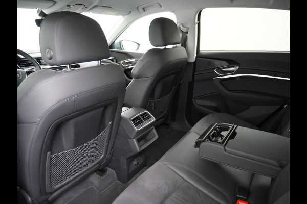 Audi e-tron Sportback 55 Quattro 408pk 95kWh Luchtvering Adaptive-Cruise Apple Carplay Android Trekhaak Elektr.Sport-Stoel+Leder/Alcantara+Verwarmd+Ge Keyless Audi sound system Lane-Assist Audi-smartphone-interface Rijstrooksensor Wifi Fase 3 Laden