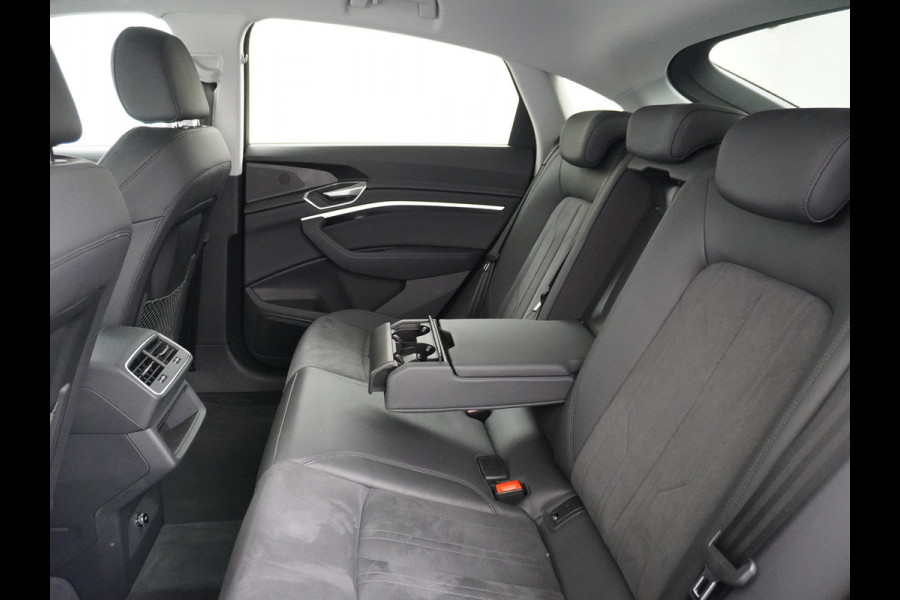 Audi e-tron Sportback 55 Quattro 408pk 95kWh Luchtvering Adaptive-Cruise Apple Carplay Android Trekhaak Elektr.Sport-Stoel+Leder/Alcantara+Verwarmd+Ge Keyless Audi sound system Lane-Assist Audi-smartphone-interface Rijstrooksensor Wifi Fase 3 Laden