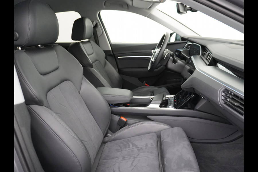 Audi e-tron Sportback 55 Quattro 408pk 95kWh Luchtvering Adaptive-Cruise Apple Carplay Android Trekhaak Elektr.Sport-Stoel+Leder/Alcantara+Verwarmd+Ge Keyless Audi sound system Lane-Assist Audi-smartphone-interface Rijstrooksensor Wifi Fase 3 Laden
