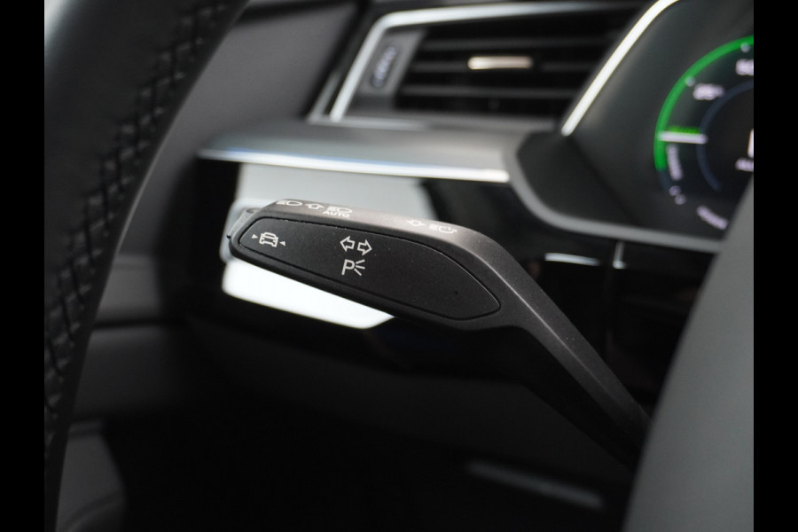 Audi e-tron Sportback 55 Quattro 408pk 95kWh Luchtvering Adaptive-Cruise Apple Carplay Android Trekhaak Elektr.Sport-Stoel+Leder/Alcantara+Verwarmd+Ge Keyless Audi sound system Lane-Assist Audi-smartphone-interface Rijstrooksensor Wifi Fase 3 Laden