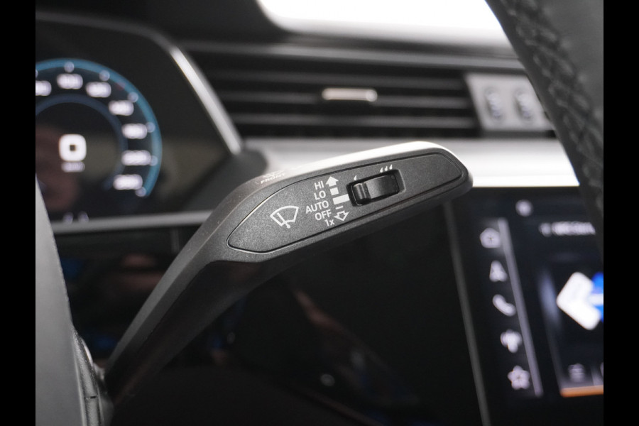 Audi e-tron Sportback 55 Quattro 408pk 95kWh Luchtvering Adaptive-Cruise Apple Carplay Android Trekhaak Elektr.Sport-Stoel+Leder/Alcantara+Verwarmd+Ge Keyless Audi sound system Lane-Assist Audi-smartphone-interface Rijstrooksensor Wifi Fase 3 Laden