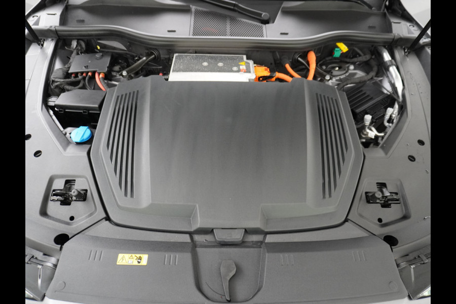 Audi e-tron Sportback 55 Quattro 408pk 95kWh Luchtvering Adaptive-Cruise Apple Carplay Android Trekhaak Elektr.Sport-Stoel+Leder/Alcantara+Verwarmd+Ge Keyless Audi sound system Lane-Assist Audi-smartphone-interface Rijstrooksensor Wifi Fase 3 Laden