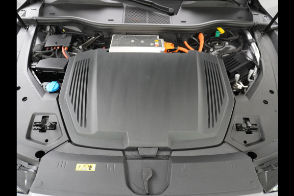 Audi e-tron Sportback 55 Quattro 408pk 95kWh Luchtvering Adaptive-Cruise Apple Carplay Android Trekhaak Elektr.Sport-Stoel+Leder/Alcantara+Verwarmd+Ge Keyless Audi sound system Lane-Assist Audi-smartphone-interface Rijstrooksensor Wifi Fase 3 Laden