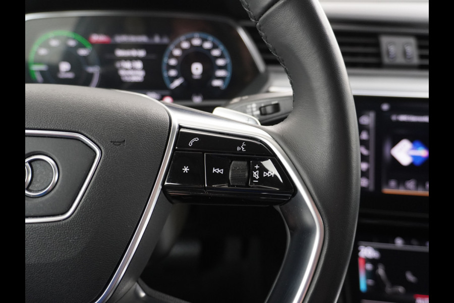 Audi e-tron Sportback 55 Quattro 408pk 95kWh Luchtvering Adaptive-Cruise Apple Carplay Android Trekhaak Elektr.Sport-Stoel+Leder/Alcantara+Verwarmd+Ge Keyless Audi sound system Lane-Assist Audi-smartphone-interface Rijstrooksensor Wifi Fase 3 Laden