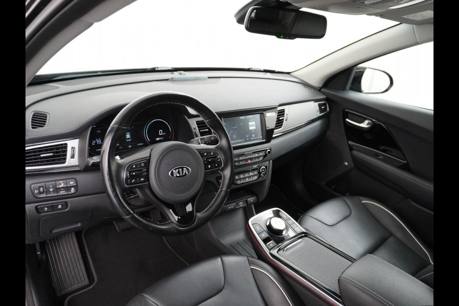 Kia e-Niro 64kWh 204PK Leder Camera Adaptive-Cruise Warmtepomp Apple Carplay Android Auto Navi Ecc DAB Pdc Executive-Line Stoel Verwarming/ Keyless Led Achterbank+Stuur Verwarming Dodehoek assistent Regen-Lichtsensor JBL-Soundsystem Bluetooth Draadloze tel.lader Lmv 17" 1e Eigenaar! Krachtige en zuinige aandrijflijn met grootste accu! €45.000 Nieuw