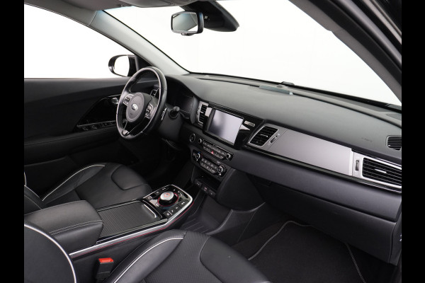 Kia e-Niro 64kWh 204PK Leder Camera Adaptive-Cruise Warmtepomp Apple Carplay Android Auto Navi Ecc DAB Pdc Executive-Line Stoel Verwarming/ Keyless Led Achterbank+Stuur Verwarming Dodehoek assistent Regen-Lichtsensor JBL-Soundsystem Bluetooth Draadloze tel.lader Lmv 17" 1e Eigenaar! Krachtige en zuinige aandrijflijn met grootste accu! €45.000 Nieuw