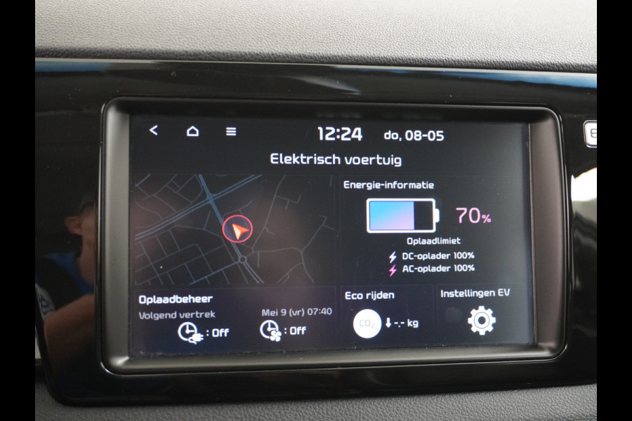 Kia e-Niro 64kWh 204PK Leder Camera Adaptive-Cruise Warmtepomp Apple Carplay Android Auto Navi Ecc DAB Pdc Executive-Line Stoel Verwarming/ Keyless Led Achterbank+Stuur Verwarming Dodehoek assistent Regen-Lichtsensor JBL-Soundsystem Bluetooth Draadloze tel.lader Lmv 17" 1e Eigenaar! Krachtige en zuinige aandrijflijn met grootste accu! €45.000 Nieuw