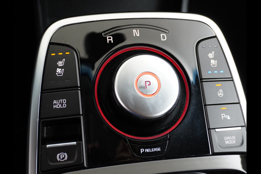 Kia e-Niro 64kWh 204PK Leder Camera Adaptive-Cruise Warmtepomp Apple Carplay Android Auto Navi Ecc DAB Pdc Executive-Line Stoel Verwarming/ Keyless Led Achterbank+Stuur Verwarming Dodehoek assistent Regen-Lichtsensor JBL-Soundsystem Bluetooth Draadloze tel.lader Lmv 17" 1e Eigenaar! Krachtige en zuinige aandrijflijn met grootste accu! €45.000 Nieuw
