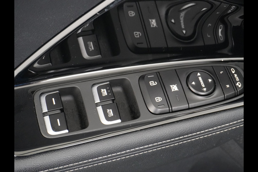 Kia e-Niro 64kWh 204PK Leder Camera Adaptive-Cruise Warmtepomp Apple Carplay Android Auto Navi Ecc DAB Pdc Executive-Line Stoel Verwarming/ Keyless Led Achterbank+Stuur Verwarming Dodehoek assistent Regen-Lichtsensor JBL-Soundsystem Bluetooth Draadloze tel.lader Lmv 17" 1e Eigenaar! Krachtige en zuinige aandrijflijn met grootste accu! €45.000 Nieuw