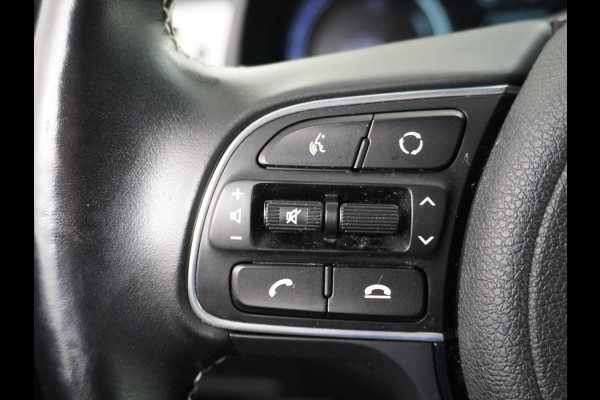 Kia e-Niro 64kWh 204PK Leder Camera Adaptive-Cruise Warmtepomp Apple Carplay Android Auto Navi Ecc DAB Pdc Executive-Line Stoel Verwarming/ Keyless Led Achterbank+Stuur Verwarming Dodehoek assistent Regen-Lichtsensor JBL-Soundsystem Bluetooth Draadloze tel.lader Lmv 17" 1e Eigenaar! Krachtige en zuinige aandrijflijn met grootste accu! €45.000 Nieuw