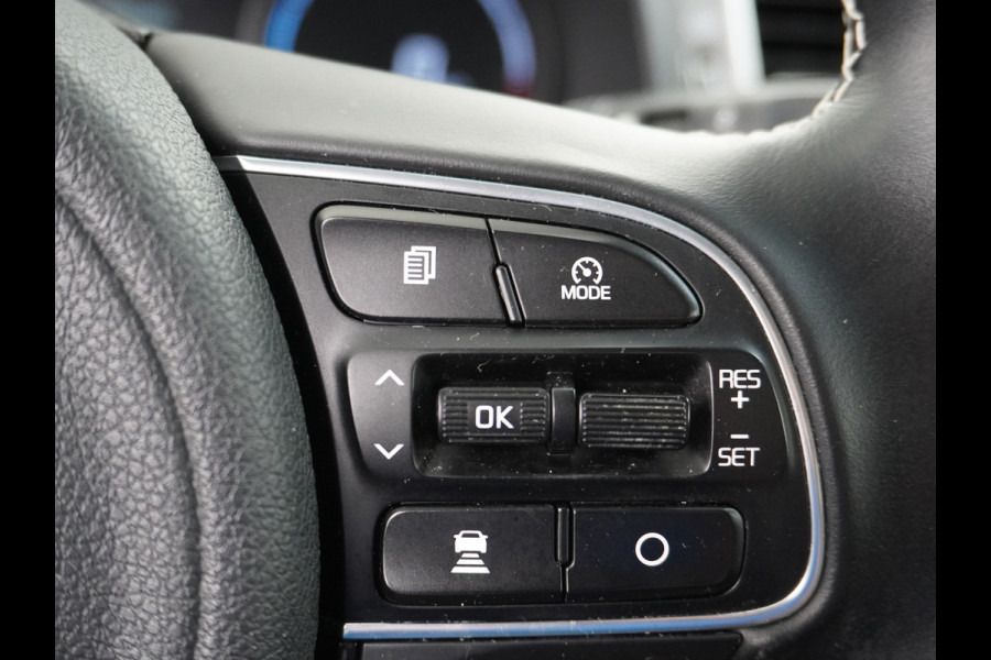 Kia e-Niro 64kWh 204PK Leder Camera Adaptive-Cruise Warmtepomp Apple Carplay Android Auto Navi Ecc DAB Pdc Executive-Line Stoel Verwarming/ Keyless Led Achterbank+Stuur Verwarming Dodehoek assistent Regen-Lichtsensor JBL-Soundsystem Bluetooth Draadloze tel.lader Lmv 17" 1e Eigenaar! Krachtige en zuinige aandrijflijn met grootste accu! €45.000 Nieuw