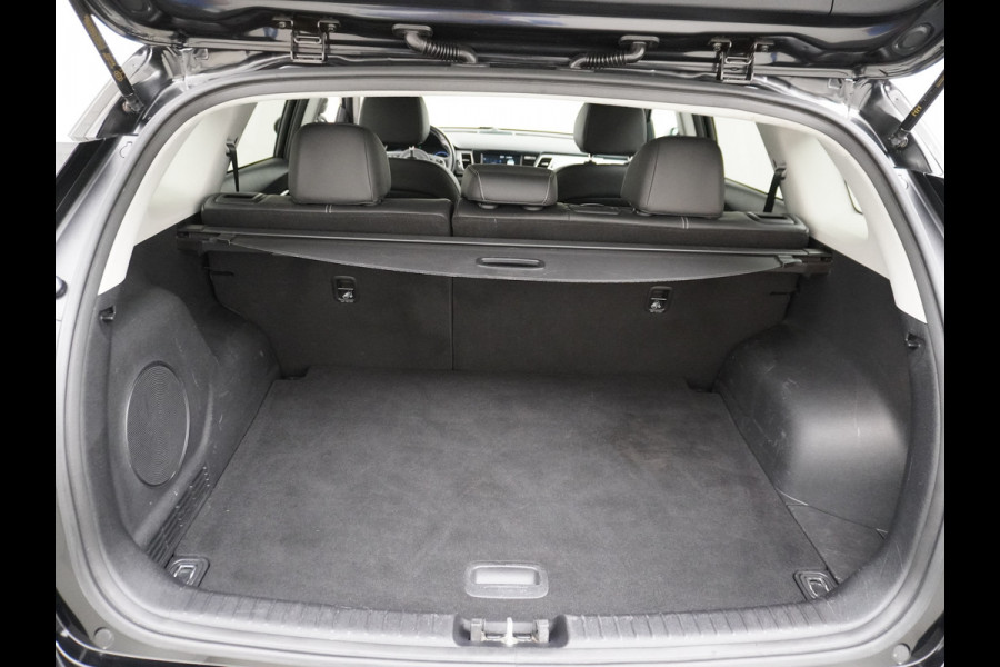 Kia e-Niro 64kWh 204PK Leder Camera Adaptive-Cruise Warmtepomp Apple Carplay Android Auto Navi Ecc DAB Pdc Executive-Line Stoel Verwarming/ Keyless Led Achterbank+Stuur Verwarming Dodehoek assistent Regen-Lichtsensor JBL-Soundsystem Bluetooth Draadloze tel.lader Lmv 17" 1e Eigenaar! Krachtige en zuinige aandrijflijn met grootste accu! €45.000 Nieuw