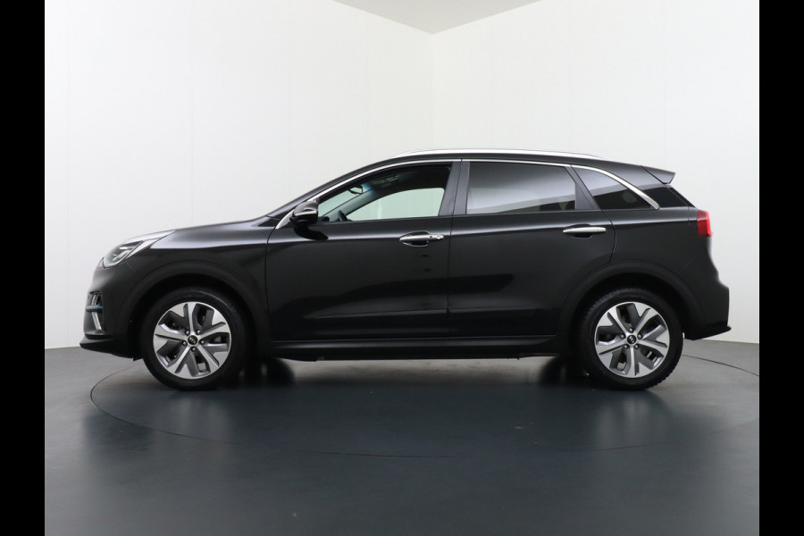 Kia e-Niro 64kWh 204PK Leder Camera Adaptive-Cruise Warmtepomp Apple Carplay Android Auto Navi Ecc DAB Pdc Executive-Line Stoel Verwarming/ Keyless Led Achterbank+Stuur Verwarming Dodehoek assistent Regen-Lichtsensor JBL-Soundsystem Bluetooth Draadloze tel.lader Lmv 17" 1e Eigenaar! Krachtige en zuinige aandrijflijn met grootste accu! €45.000 Nieuw