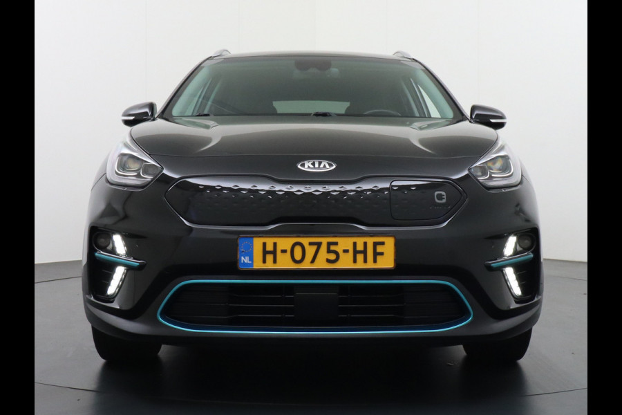 Kia e-Niro 64kWh 204PK Leder Camera Adaptive-Cruise Warmtepomp Apple Carplay Android Auto Navi Ecc DAB Pdc Executive-Line Stoel Verwarming/ Keyless Led Achterbank+Stuur Verwarming Dodehoek assistent Regen-Lichtsensor JBL-Soundsystem Bluetooth Draadloze tel.lader Lmv 17" 1e Eigenaar! Krachtige en zuinige aandrijflijn met grootste accu! €45.000 Nieuw