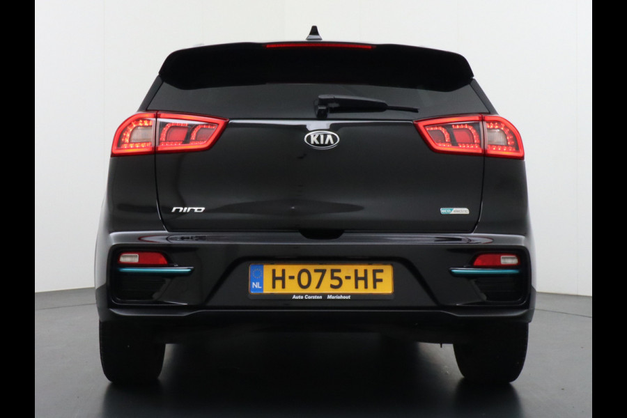 Kia e-Niro 64kWh 204PK Leder Camera Adaptive-Cruise Warmtepomp Apple Carplay Android Auto Navi Ecc DAB Pdc Executive-Line Stoel Verwarming/ Keyless Led Achterbank+Stuur Verwarming Dodehoek assistent Regen-Lichtsensor JBL-Soundsystem Bluetooth Draadloze tel.lader Lmv 17" 1e Eigenaar! Krachtige en zuinige aandrijflijn met grootste accu! €45.000 Nieuw