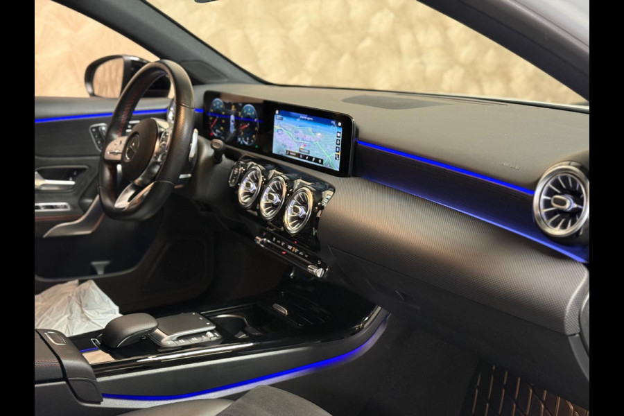 Mercedes-Benz A-Klasse 220 4MATIC Premium Plus AMG Night | Pano | Keyless | Sfeerverlichting | Memory seats