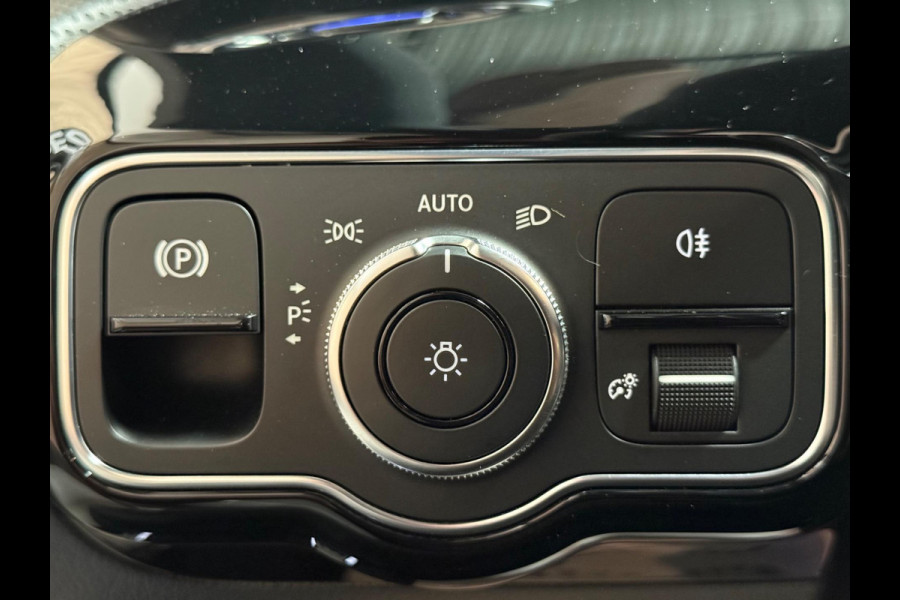 Mercedes-Benz A-Klasse 220 4MATIC Premium Plus AMG Night | Pano | Keyless | Sfeerverlichting | Memory seats