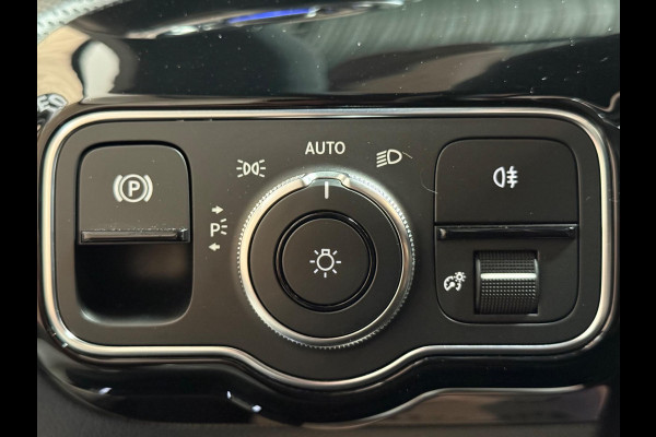 Mercedes-Benz A-Klasse 220 4MATIC Premium Plus AMG Night | Pano | Keyless | Sfeerverlichting | Memory seats