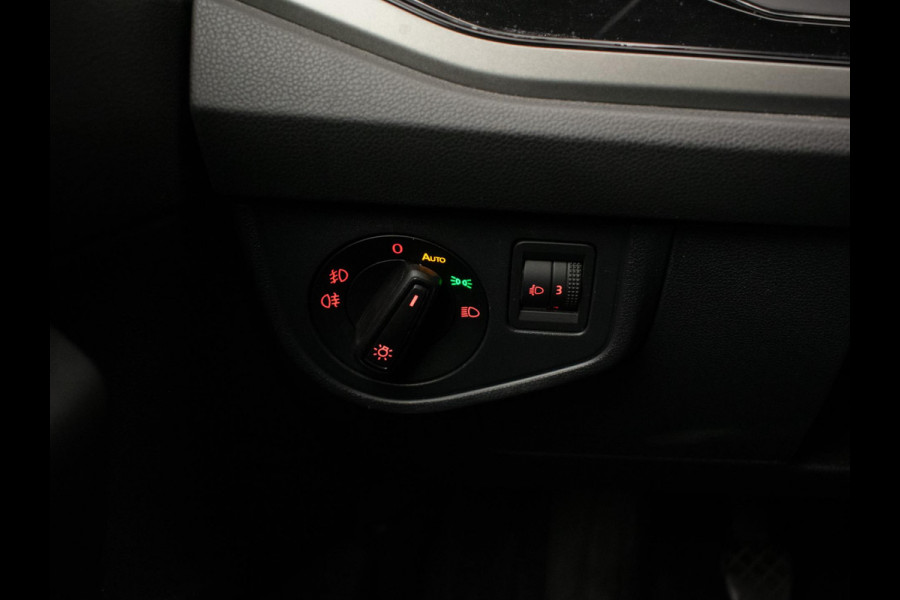 Volkswagen Polo 1.0 TSI Comfortline Sport (APPLE CARPLAY,NAVI,LED,CRUISE,CLIMATE,DAB,SPOILER,SPORTSTOELEN,LM VELGEN,NETTE STAAT)