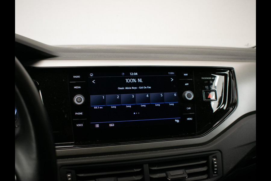 Volkswagen Polo 1.0 TSI Comfortline Sport (APPLE CARPLAY,NAVI,LED,CRUISE,CLIMATE,DAB,SPOILER,SPORTSTOELEN,LM VELGEN,NETTE STAAT)