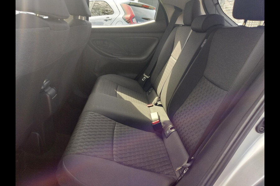 Toyota Yaris 1.5 HYBRID BI-TONE SILVERLINE AUTOMAAT CLOUD NAVI APPLE & ANDROID.CAMERA.TOYOTA GARANTIE TOT 2031 !!