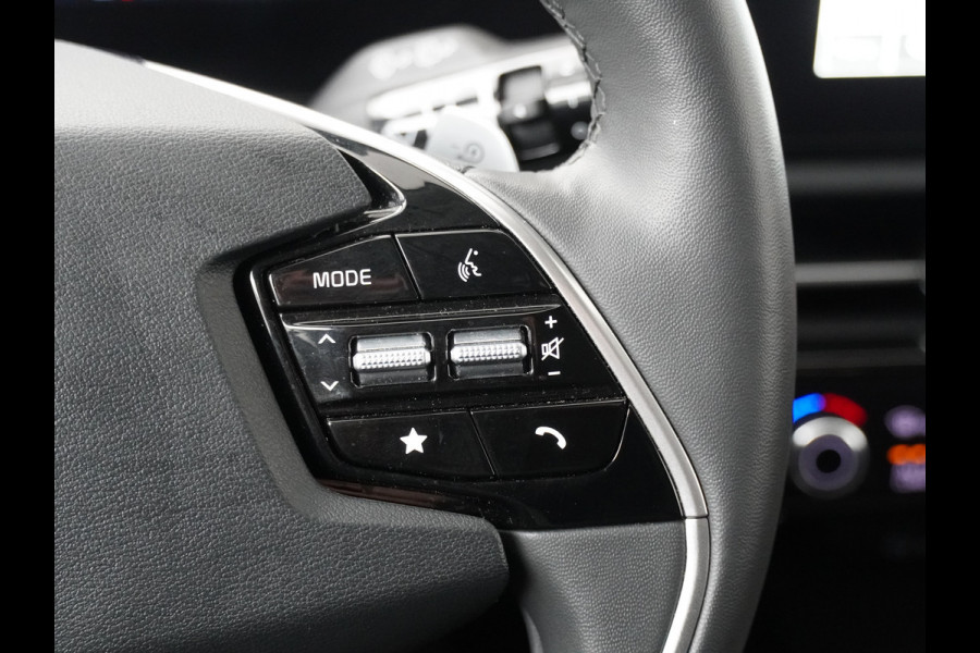 Kia Niro EV Edition Advanced 64.8 kWh - Stoel-/stuurverwarming - Navigatie - Cruise Control - Climate Control - Keyless Entry - Fabrieksgarantie tot 06-2031