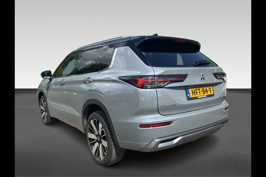 Mitsubishi Outlander 2.4 PHEV Instyle+  Is  binnen / direct rijden