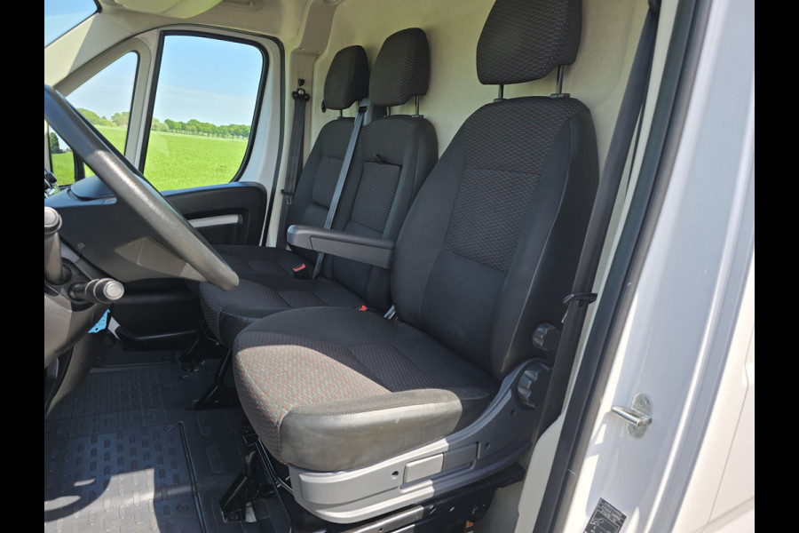 Peugeot Boxer 335 2.2 BlueHDi L2 H2 - 140 Pk - Euro 6 - Navi - ParkeerCamera - Airco - Cruise Control