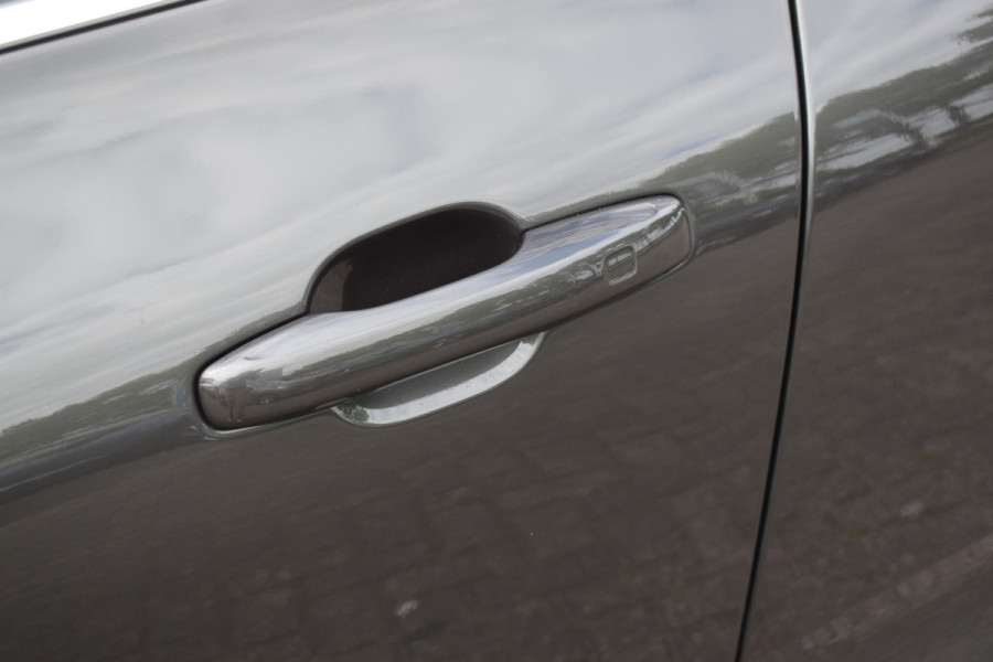 Volvo XC60 B5 265PK Automaat Momentum Business Camera | Trekhaak | ACC | All seasons | Leder | Elektr. stoel | Stoelverwarming