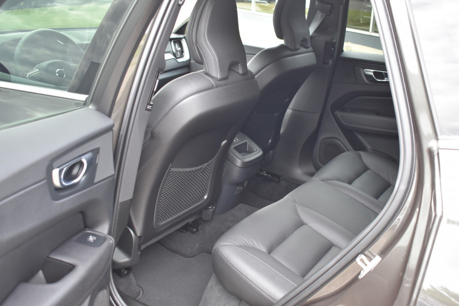 Volvo XC60 B5 265PK Automaat Momentum Business Camera | Trekhaak | ACC | All seasons | Leder | Elektr. stoel | Stoelverwarming