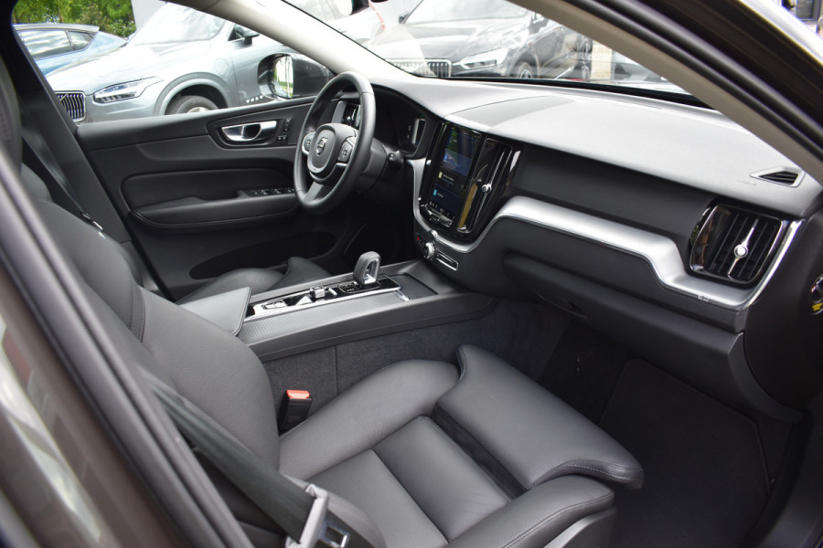 Volvo XC60 B5 265PK Automaat Momentum Business Camera | Trekhaak | ACC | All seasons | Leder | Elektr. stoel | Stoelverwarming