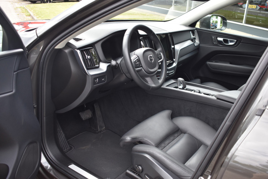 Volvo XC60 B5 265PK Automaat Momentum Business Camera | Trekhaak | ACC | All seasons | Leder | Elektr. stoel | Stoelverwarming