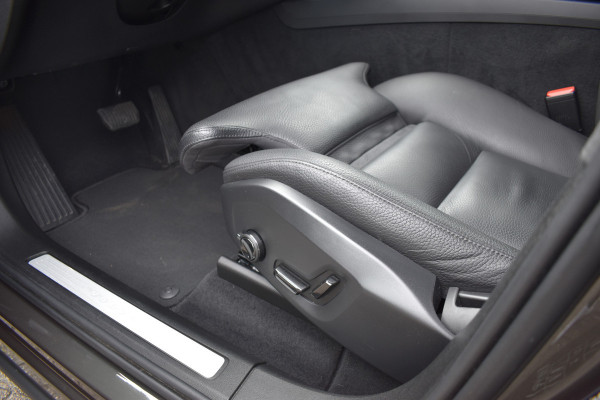 Volvo XC60 B5 265PK Automaat Momentum Business Camera | Trekhaak | ACC | All seasons | Leder | Elektr. stoel | Stoelverwarming