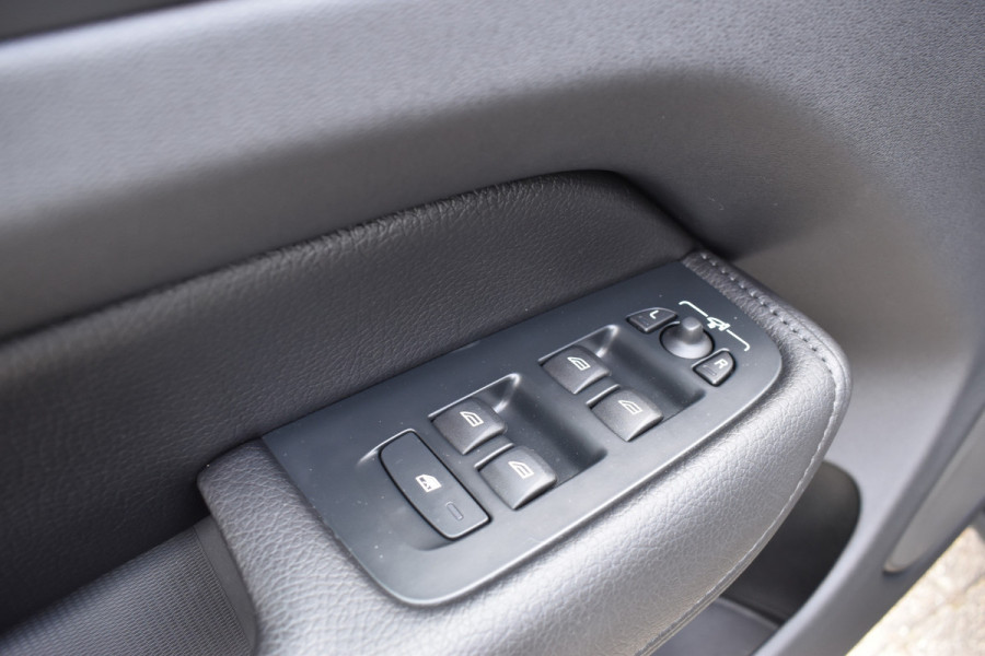 Volvo XC60 B5 265PK Automaat Momentum Business Camera | Trekhaak | ACC | All seasons | Leder | Elektr. stoel | Stoelverwarming