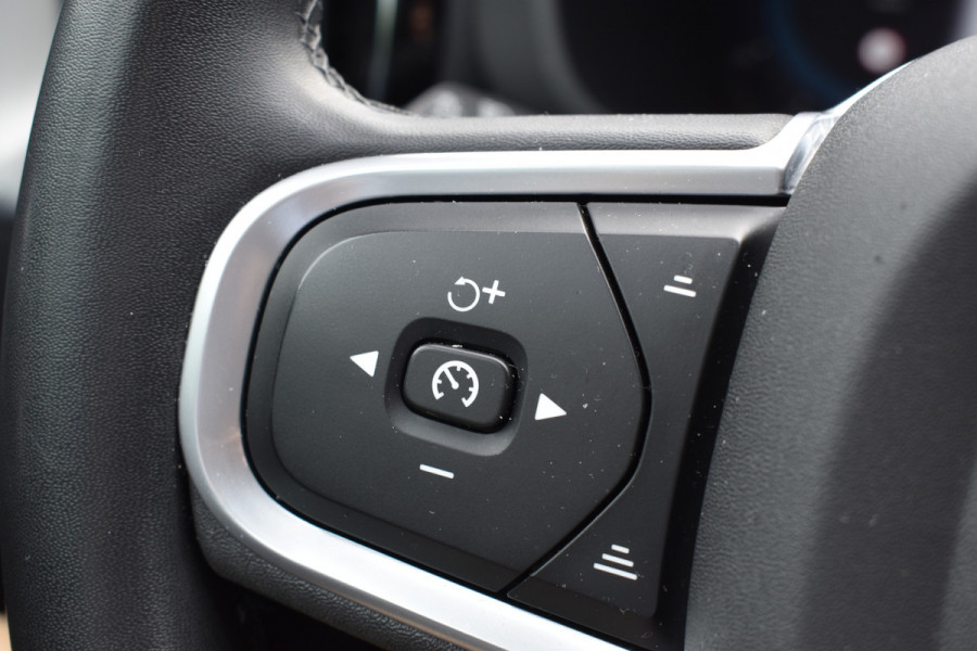 Volvo XC60 B5 265PK Automaat Momentum Business Camera | Trekhaak | ACC | All seasons | Leder | Elektr. stoel | Stoelverwarming